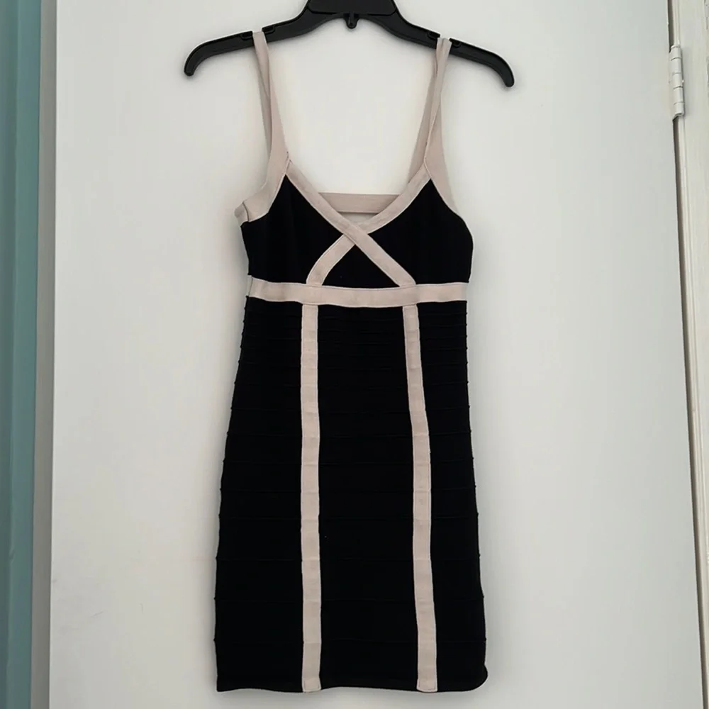 Beige and black dress - Picture 1 of 4